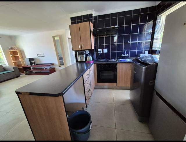 2 BEDROOM FLAT FOR SALE IN VANDERBIJLPARK SE 3